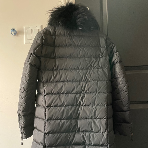 EMT 700 100% Authentic Moncler Down Coat with a detachable real fur collar - Picture 2 of 11